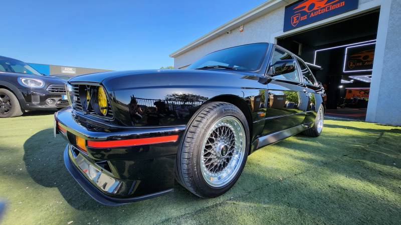 Lustrage sur cette BMW M3 noir près de Saint-Pierre-de-Chandieu dans le 38.