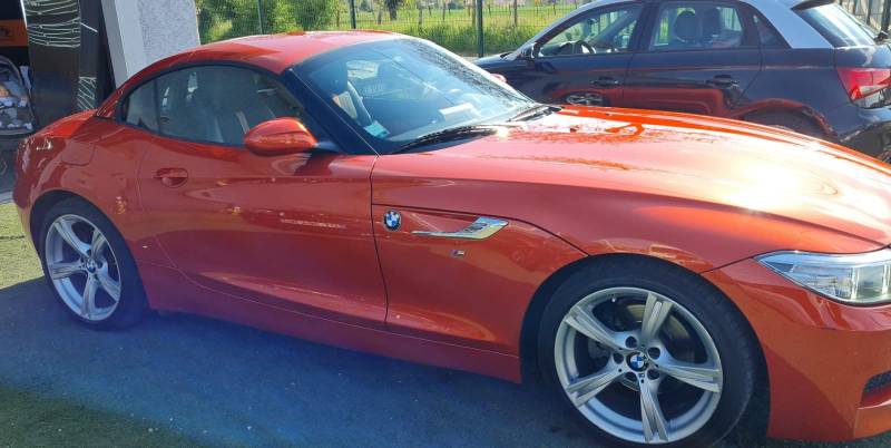 Poli lustré réalisé sur ce BMW Z4 orange près de Lyon 69.